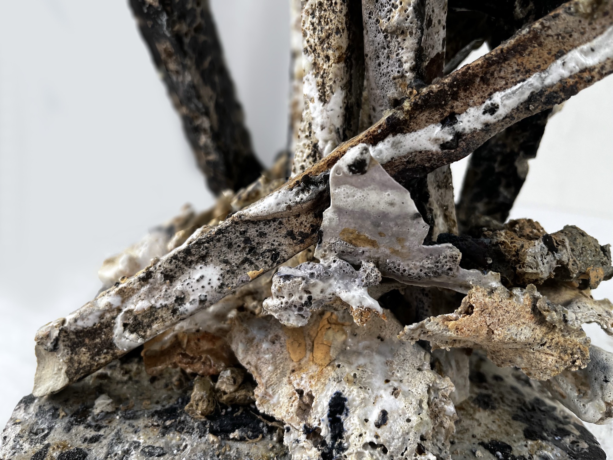 Detail of the encrusted surface where the beams meet
